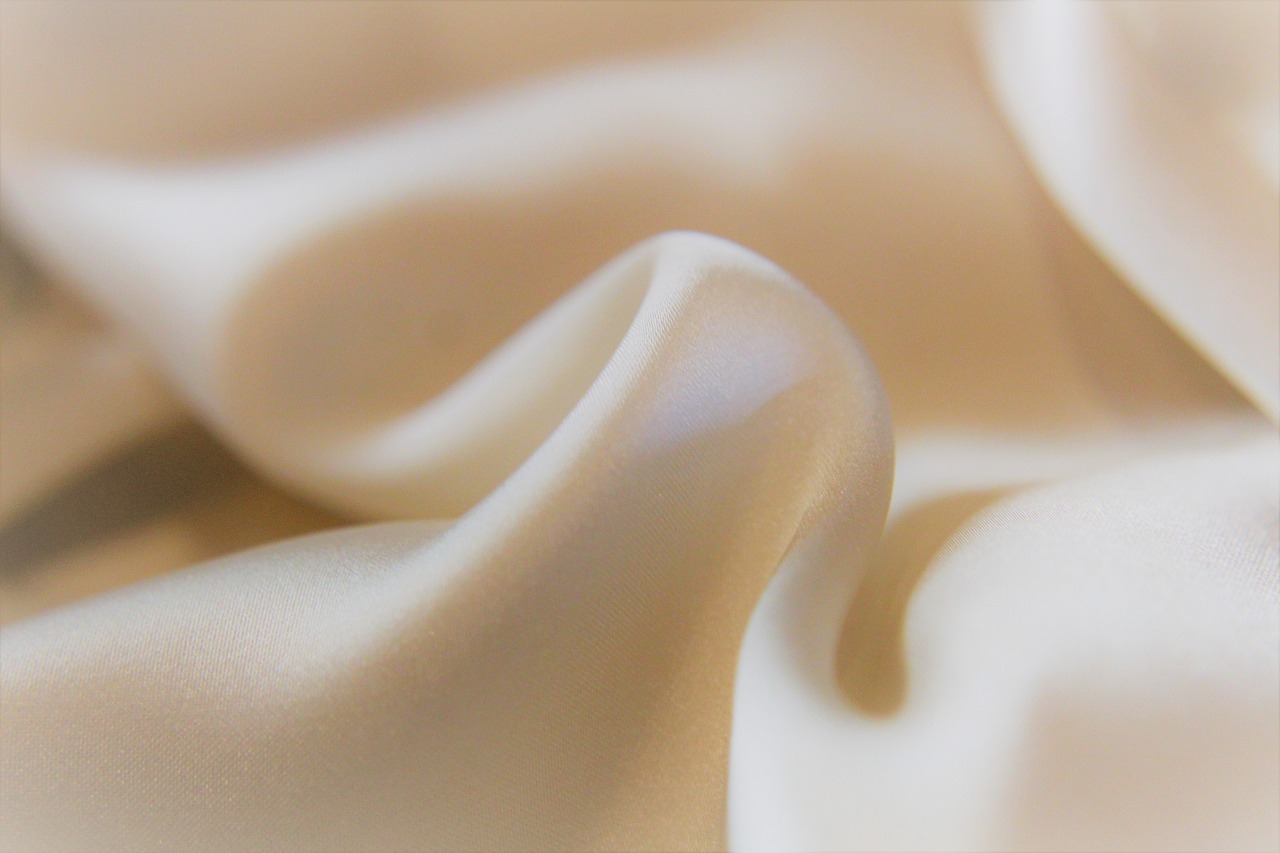 silk-textile-texture-4916174 boutique